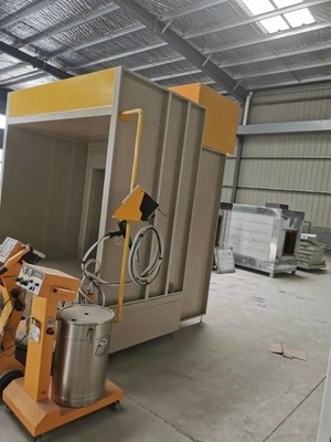 La pulvérisation artificielle récupère une petite salle de poudre avec quatre éléments filtrants